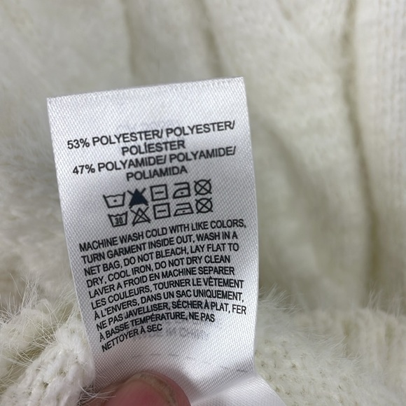 LUCKY BRAND NWT White Snagging Fuzzy Eyelash Cable Knit V-Neck Sweater sz small - Picture 7 of 7